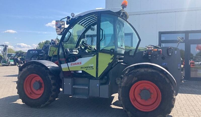 
								Claas SCORPION 741 full									