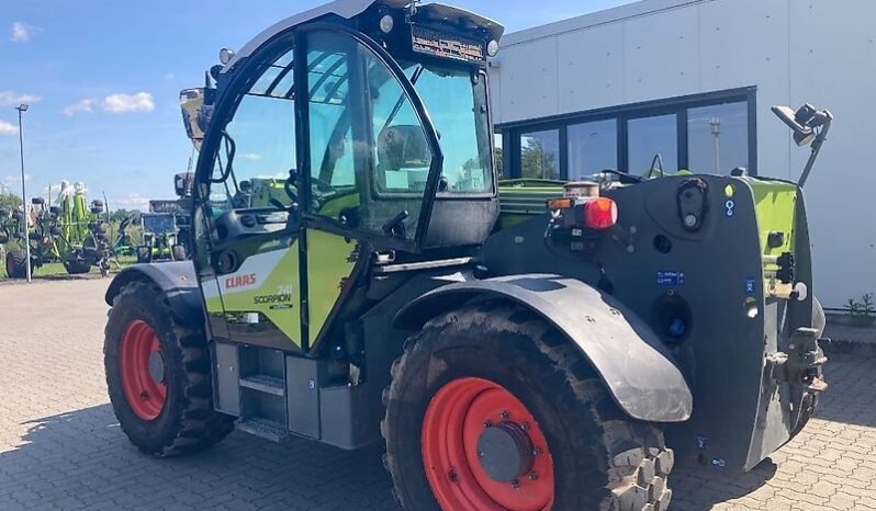 
								Claas SCORPION 741 full									
