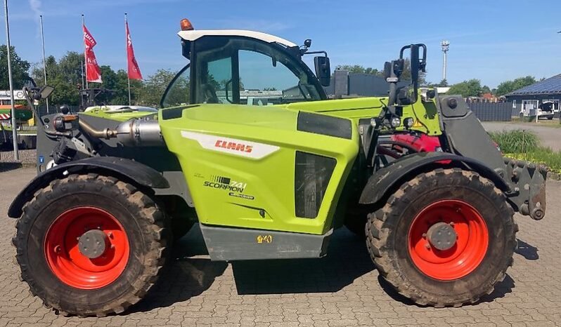 
								Claas SCORPION 741 full									