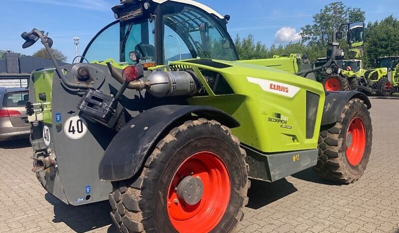 
								Claas SCORPION 741 full									