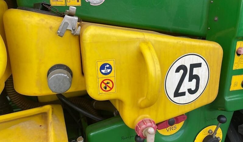 
								John Deere 840 full									
