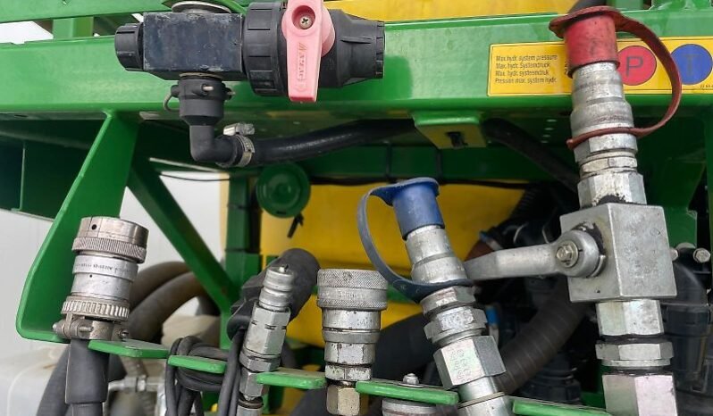 
								John Deere 840 full									