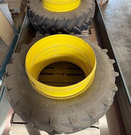 
								John Deere W330 full									