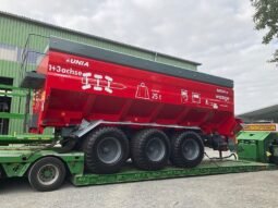 
										Unia BIZON 36 Überladewagen 36 m³; 500 to/h; full									