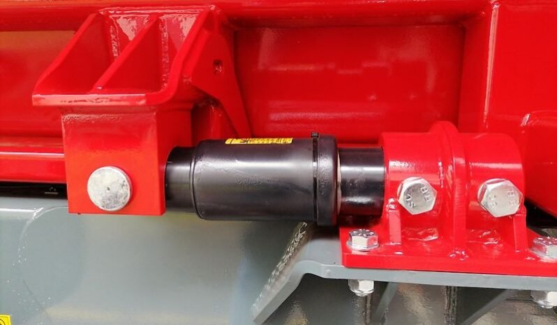 
								Unia BIZON 36 Überladewagen 36 m³; 500 to/h; full									