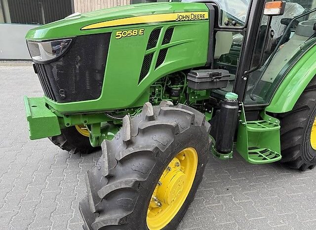 
								John Deere 5058E full									
