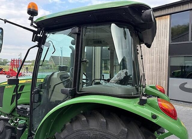 
								John Deere 5058E full									