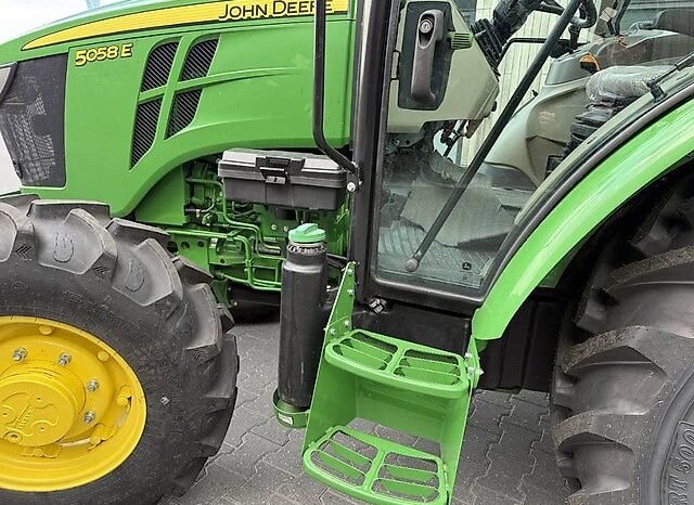 
								John Deere 5058E full									