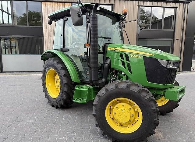 
								John Deere 5058E full									